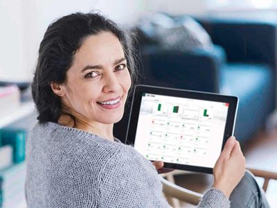 Kvinde med tablet