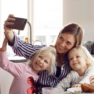 Familie tager en selfie
