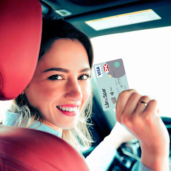 Ung kvinde med Visa kort