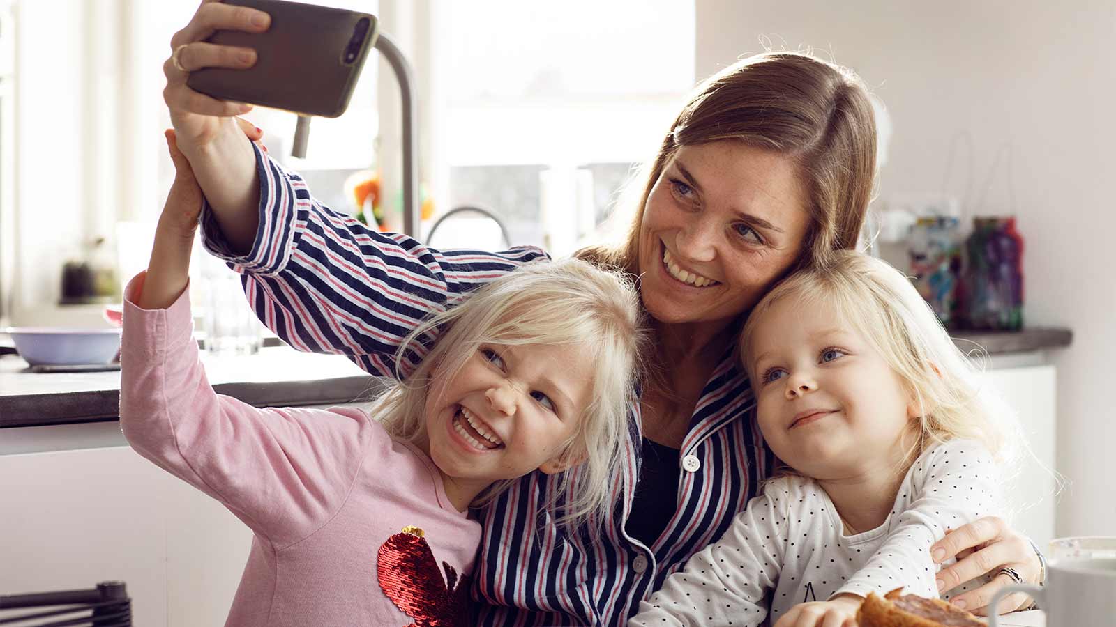 Familie tager en selfie